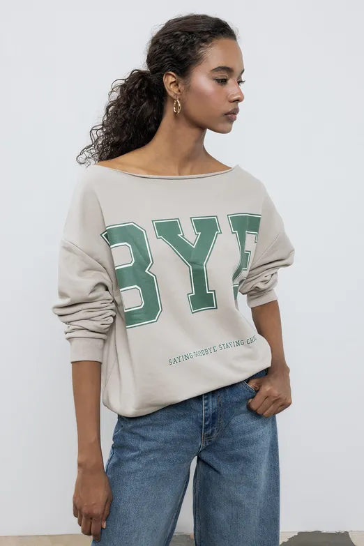 Bayan Bej Baskılı Kayık Yakalı Sweatshirt - BSL