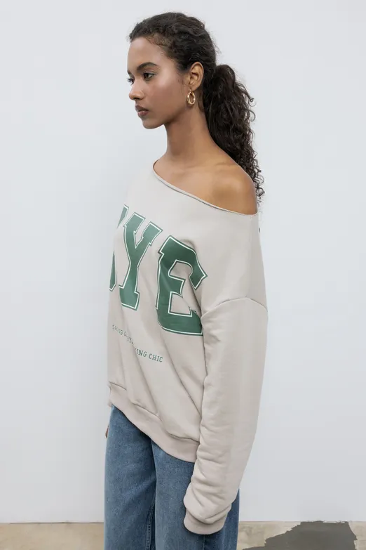 Bayan Bej Baskılı Kayık Yakalı Sweatshirt - BSL