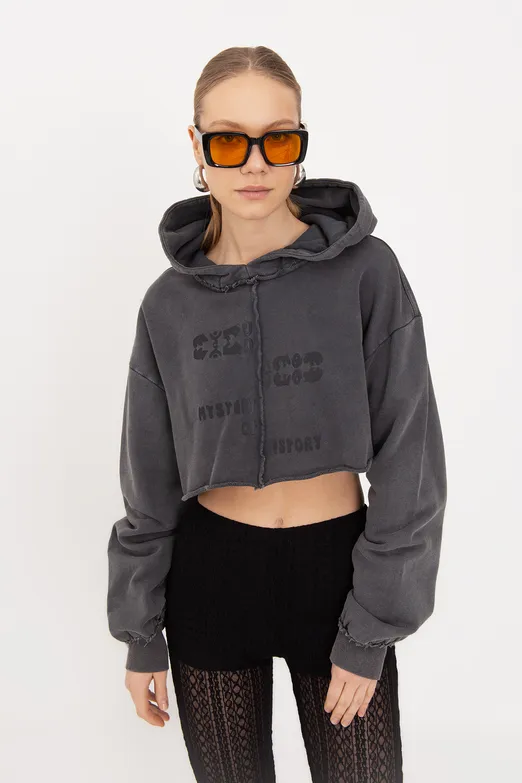 Bayan Antrasit Kapişonlu Baskılı Crop  Sweatshirt - BSL