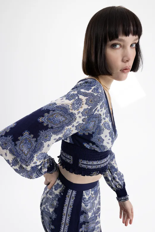 Bayan Lacivert Derin V Yaka Detaylı Desenli Bluz - BSL