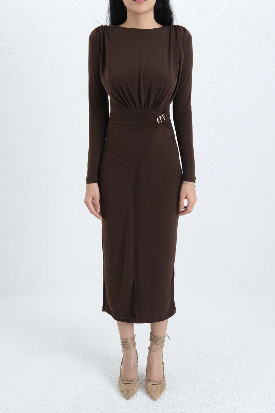 Bayan Kahverengi Toka Detaylı Midi Elbise