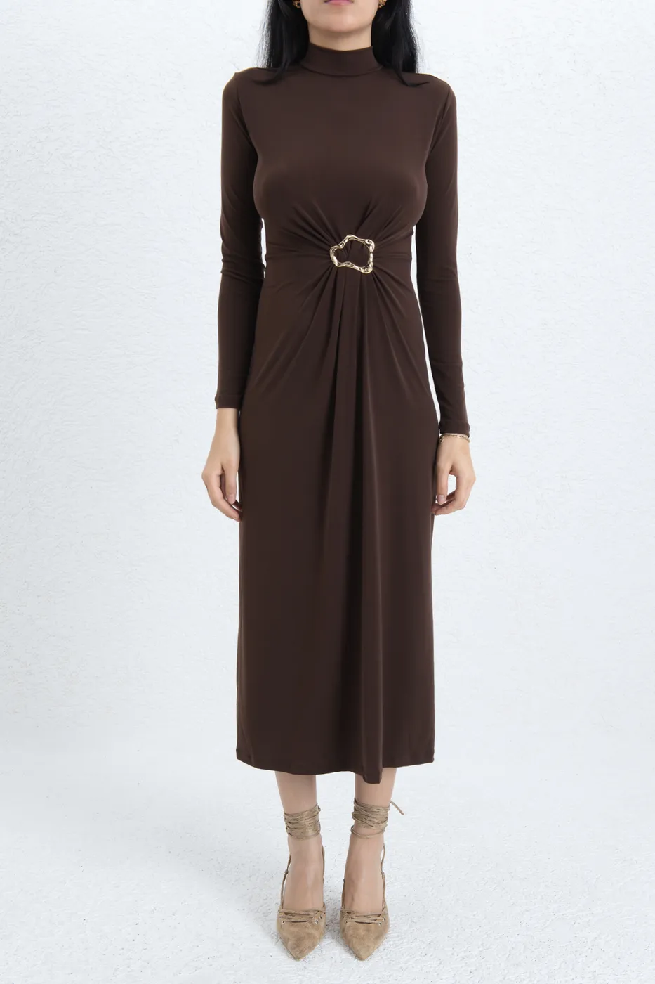 Bayan Kahverengi Toka Detaylı Midi Elbise